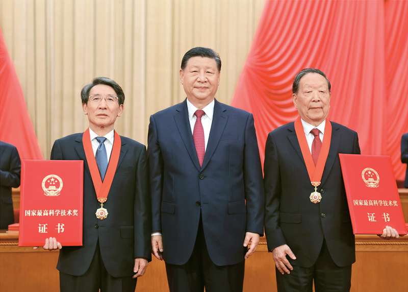 習近平：朝著建成科技強國的宏偉目標奮勇前進